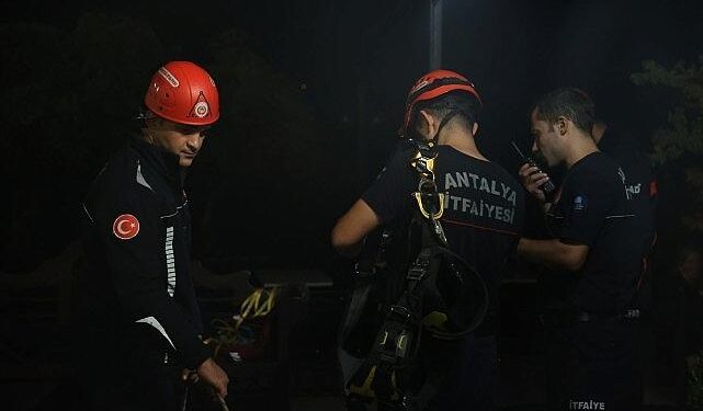 Antalya İtfaiyesi’nden nefes kesen kurtarma operasyonuna destek