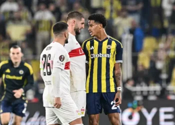 Atılan manşetleri görmeniz lazım! Bütün ülke Fenerbahçe’yi konuşuyor