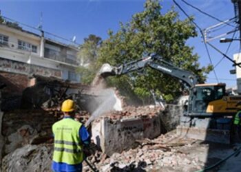 Ballıkuyu dönüşüm bölgesindeki metruk yapılar yıkılıyor