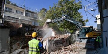 Ballıkuyu dönüşüm bölgesindeki metruk yapılar yıkılıyor