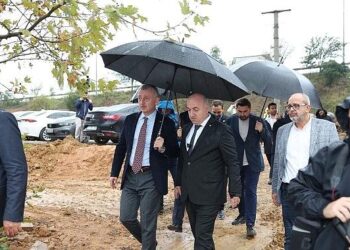 Başkan Büyükakın’dan sağanak yağış altında denetim