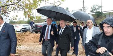 Başkan Büyükakın’dan sağanak yağış altında denetim