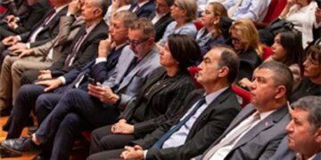 Başkan Tugay kentin geleceği “İzmirNİP2054″ü tanıttı