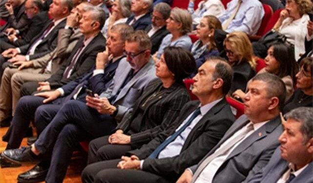 Başkan Tugay kentin geleceği “İzmirNİP2054″ü tanıttı