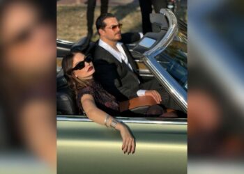 Cannes’da Çağatay Ulusoy’un Demet Özdemir’e Mesafeli Tavırları Dikkat Çekti