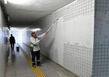 Çiğli’de sonbahar bakımı: Ağaçlar budanıyor, kent güzelleşiyor