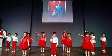 Didim Belediyesi Deniz Yıldızları Kreş ve Gündüz Bakımevi’nde minik yürekler 29 Ekim Cumhuriyet Bayramı’nı coşkuyla kutladı