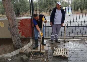 Edremit Belediyesi sağanak yağışlara Karşı 7/24 sahada