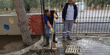 Edremit Belediyesi sağanak yağışlara Karşı 7/24 sahada