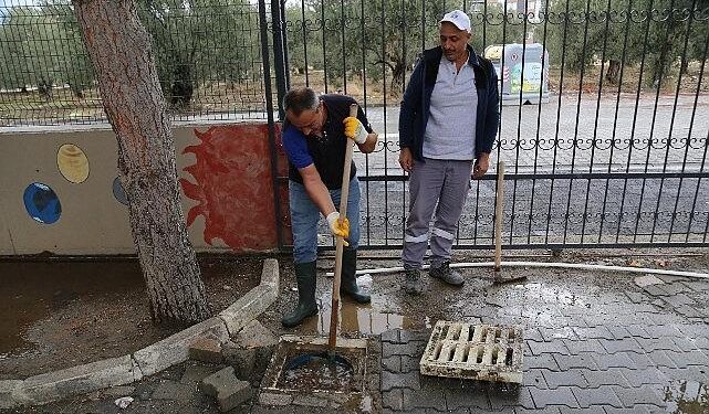 Edremit Belediyesi sağanak yağışlara Karşı 7/24 sahada