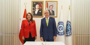 Egeli araştırmacıların ürettiği ‘Sağlıkta Güvenli İlaç Hazırlama Önlüğü’ faydalı model belgesi aldı
