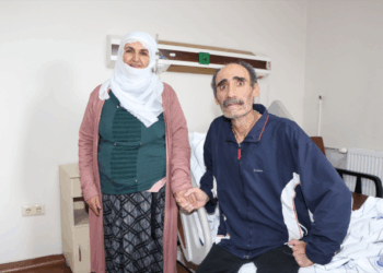 Nefes darlığı şikayetiyle gitti, akciğerinden çıkan 30 yıllık cerrahı dahi şaşırttı