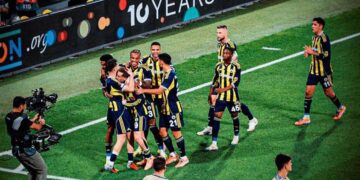 Fenerbahçe için UEFA Avrupa Ligi’nde ilk 8 uzak değil! Beklenmedik puan tablosu…