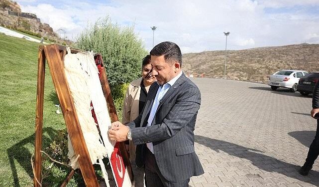 “İlmek İlmek Türkiye” Projesinde Son İlmeği Başkan Rasim Arı Attı