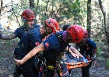 İzmir İtfaiyesi’nden Balçova Terapi Ormanları’nda kurtarma operasyonu
