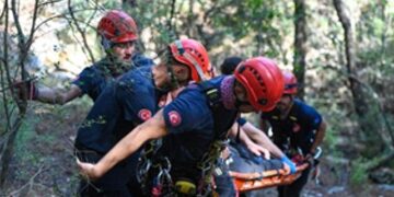 İzmir İtfaiyesi’nden Balçova Terapi Ormanları’nda kurtarma operasyonu