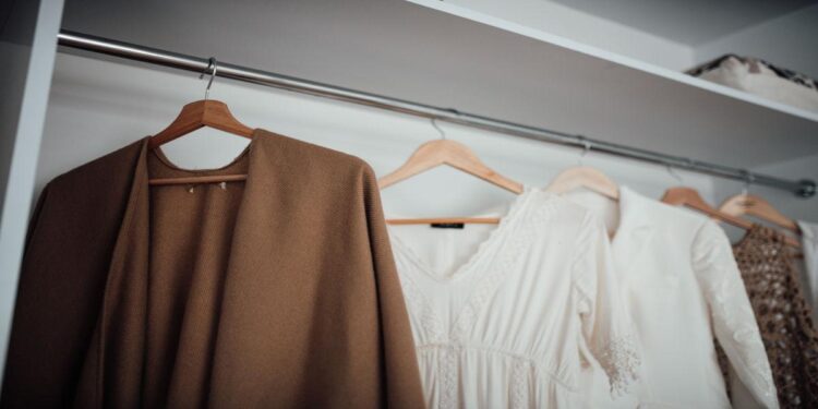 Kadın Bluz Modelleri ile Tarzınızı Yenileyin