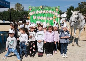 Minikler, Hayvanları Koruma Günü’nde atlarla buluştu