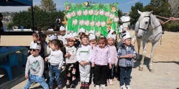 Minikler, Hayvanları Koruma Günü’nde atlarla buluştu