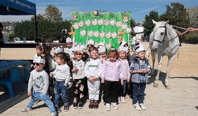 Minikler, Hayvanları Koruma Günü’nde atlarla buluştu