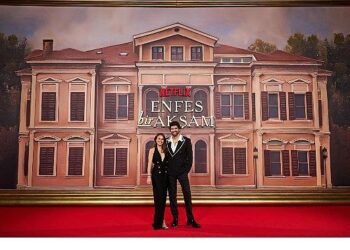 Netflix’in Başrollerini Engin Akyürek ve Aslı Enver’in Paylaştığı Yeni Dizisi Enfes Bir Akşam’ın Galası Gerçekleşti