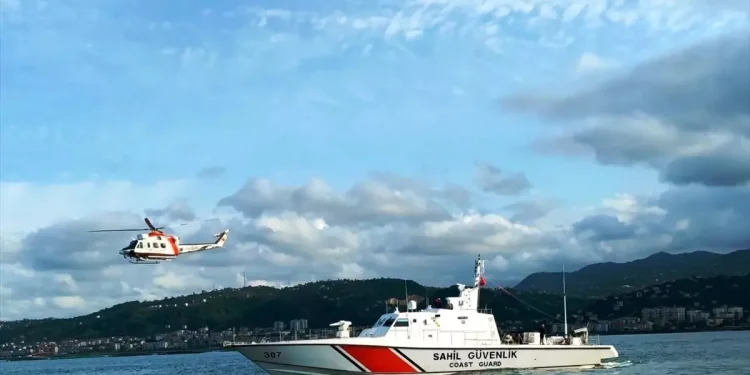 Trabzon’da Kaybolan Balıkçı İçin Arama Çalışmaları Devam Ediyor