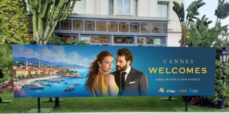 Veliaht Dizi Afişi Cannes Sokaklarında!