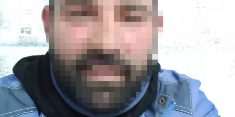 Böyle baba olmaz olsun! Çocuklarını sıraya dizip kemerle işkence etti