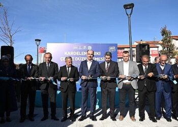 Başkan Altay Yunak’a Kazandırılan Parkın Açılışını Yaptı, Gençlerle Buluştu