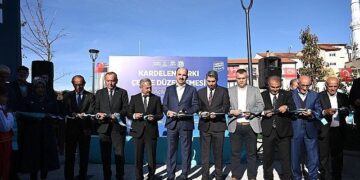 Başkan Altay Yunak’a Kazandırılan Parkın Açılışını Yaptı, Gençlerle Buluştu