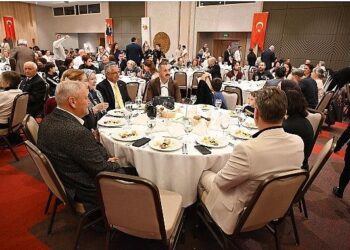 Başkan Topaloğlu öğretmenlerle yemekte bir araya geldi
