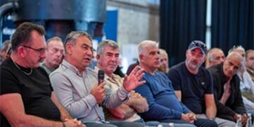 Başkan Tugay su ürünleri kooperatiflerinin temsilcileri ile buluştu