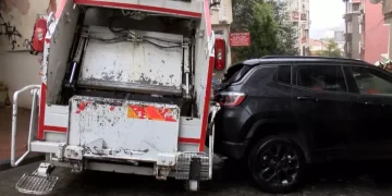 Beyoğlu’nda Çöp Kamyonu Kaza Yaptı: 3 Yaralı