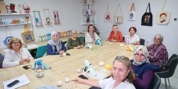 Bucalı kursiyerlerden minik savaşçılara destek