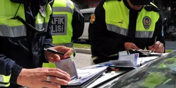 Bugünden itibaren 5 ay zorunlu! Kurala uymayan sürücülere 6 bin TL ceza var