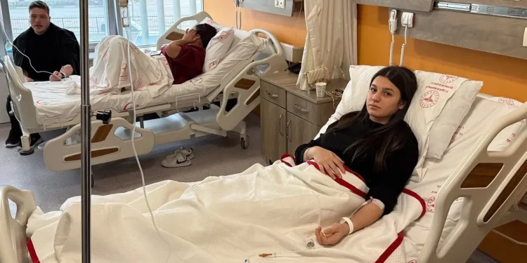 Bursa’da yedikleri midyeden zehirlenen 4 genç hastaneye kaldırıldı