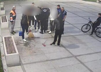 Çekirdek Keyfi Pahalıya Patladı: Hem Temizlediler Hem De Ceza Yediler