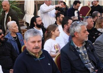 Çeşme Belediyesi, Balıkçılar ve Terziler Sokağı yenileme projesini esnafla paylaştı