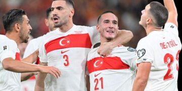 Deniz Gül sahneye çıktı! İspanya’nın serisini sona erdirdi