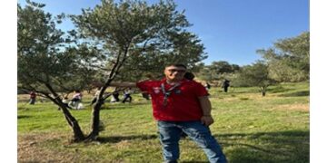 Engelli yurttaşlar ve yakınları zeytin hasadında buluştu