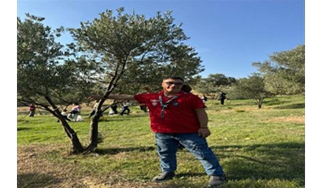 Engelli yurttaşlar ve yakınları zeytin hasadında buluştu