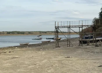 İstanbul için tehlike çanları: Sular çekildi, gemiler karaya oturdu