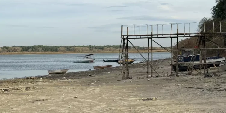 İstanbul için tehlike çanları: Sular çekildi, gemiler karaya oturdu