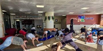 İzmirli gençler için yoga saati