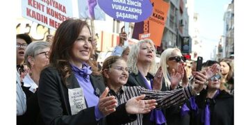 Karşıyaka’dan dayanışma çağrısı: Şiddete karşı ses çıkar!