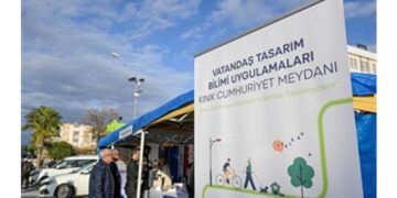 Kınık Cumhuriyet Meydanı yeni çehresine kavuşuyor