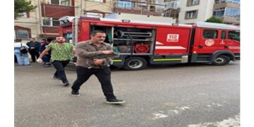 Mazgala düşen kayıp köpek ve yangında mahsur kalan kediler itfaiyenin çabasıyla kurtarıldı