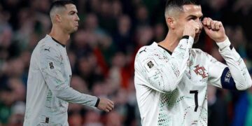 Ne yaptın Cristiano Ronaldo! Rakibine dirsek attı, kırmızı kartı gördü…