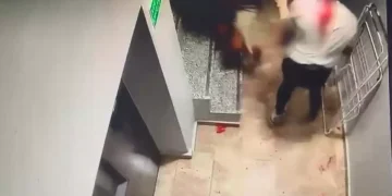 Otel odasına yasak aşk baskını! Eşini oğlunun arkadaşıyla gören adam dehşet saçtı