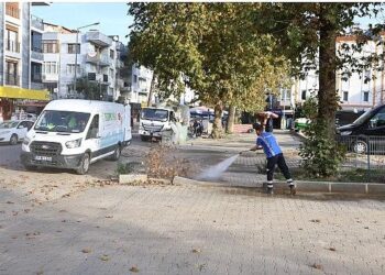 Temizlik Emekçileri Cumhuriyet Mahallesi’nde Yoğun Mesai Harcadı